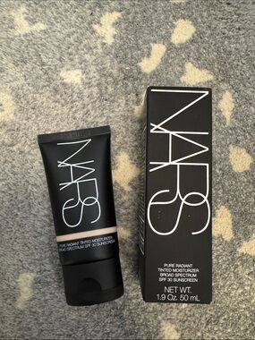 NARS Pure Radiant Tinted Moisturizer SPF 30 – light 0 Shade
